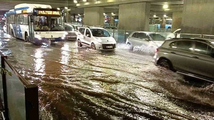 Ankara’yı sağanak vurdu! Yollar göle döndü