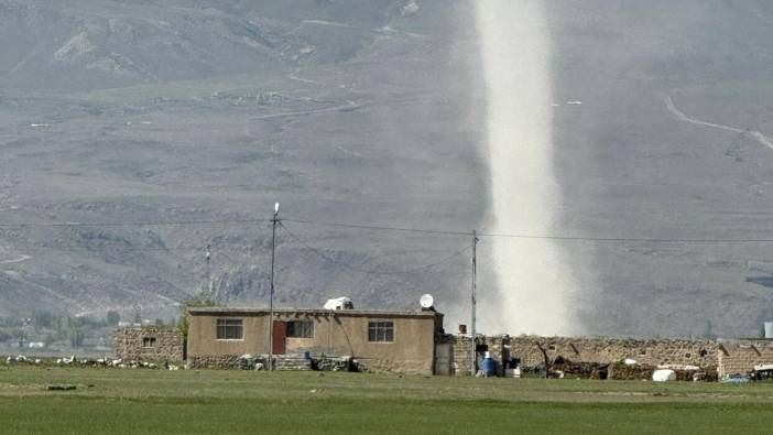 Ağrı’da meydana gelen hortum kameralara yansıdı