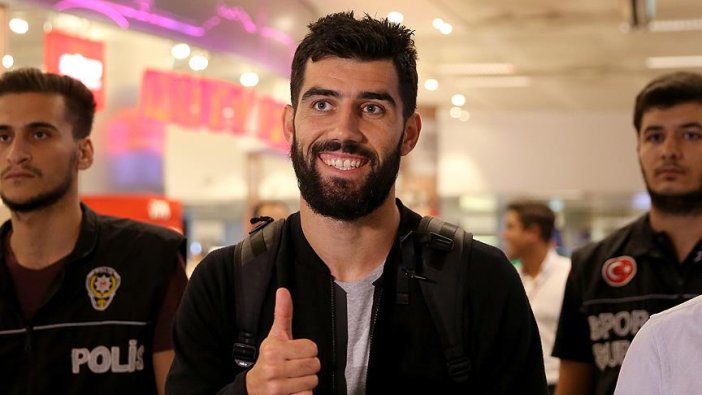 Luis Neto, Fenerbahçe için İstanbul'da