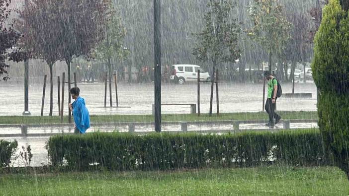 Gök gürültülü sağanak yağış uyarısı yapıldı