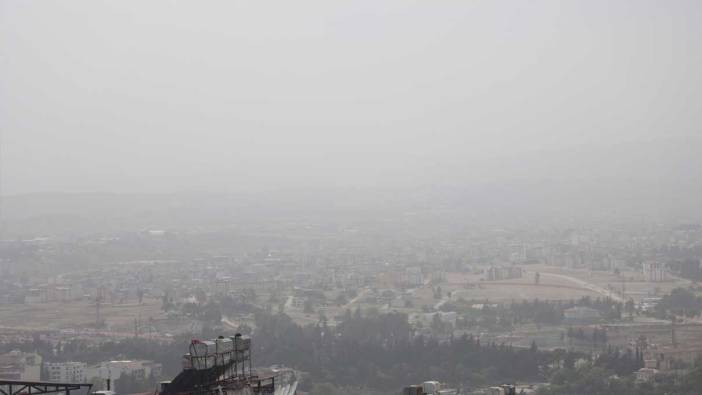 Hatay'da toz bulutu! Göz gözü görmüyor