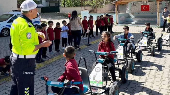 Öğrencilere trafik eğitimi verildi