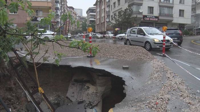 Ankara'da sağanak sonrası yol çöktü