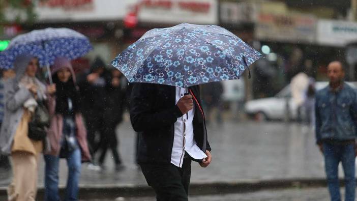 Bursa'yı sağanak vurdu! Saniyeler içinde sular içinde kaldı