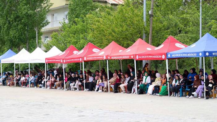 Muş'ta 6. Lale Festivali şehri renklendirdi