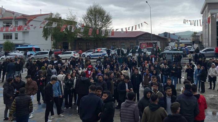 Öğrenciler ulaşıma yüzde 100 zam gelince ayaklandılar