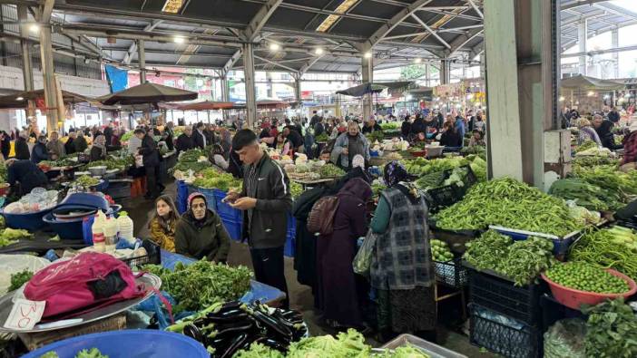 Halk pazarında fiyatlar düştü