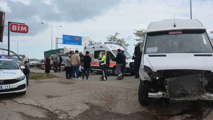 Ordu’da servis minibüsü bariyerlere çarptı! Çok sayıda yaralı var