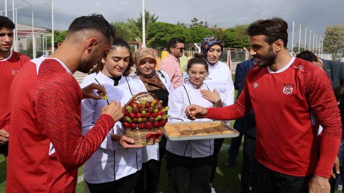 Aşçılardan Sivasspor’a tatlı dopingi