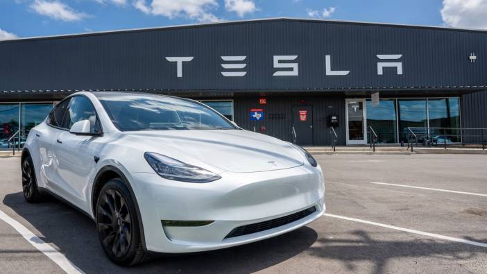 Tesla'nın FSD güncellemesi güneş gözlüğü açığını kapatıyor