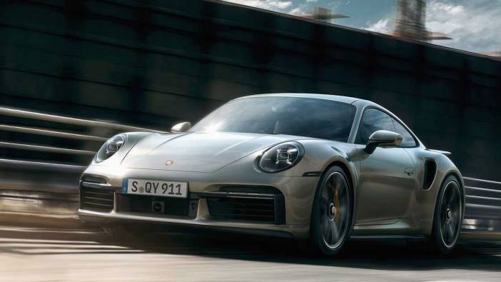 Porsche 911 yenilendi: İşte ilk hibrit 911