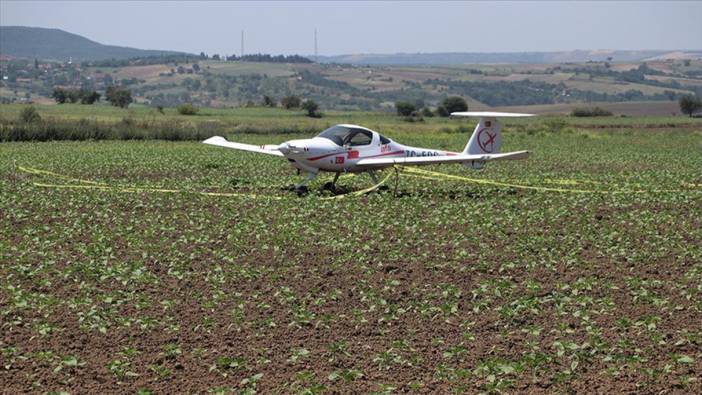 Tekirdağ'da eğitim uçağı tarlaya zorunlu iniş yaptı