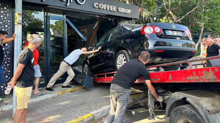 Gaz ile freni karıştırınca dükkana girdi