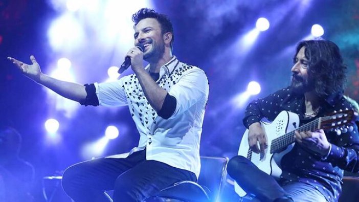 Tarkan konserde aşka geldi!