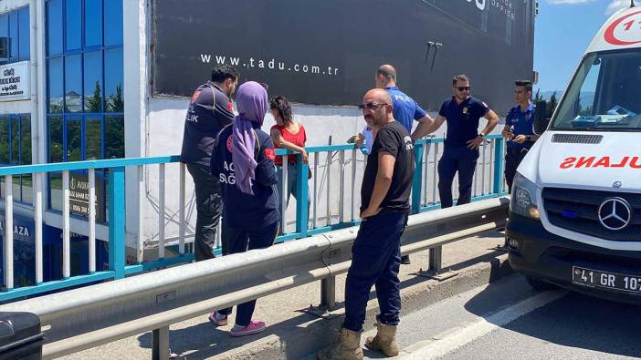 Kocaeli'de intihar girişimi. Genç kız köprüden aşağı asıldı