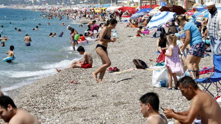 Ünlü plajın günlük ücretleri dudak uçuklattı. Serinlemek bile cep yakıyor