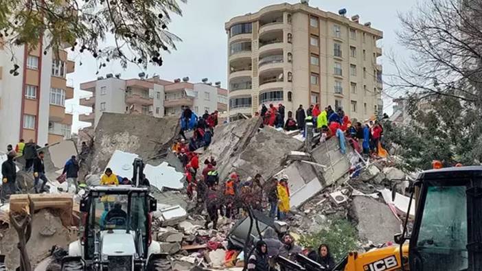 Depremde 63 kişinin öldüğü apartmanın yıkılmasıyla ilgili tutuklanan baba oğul tahliye edildi