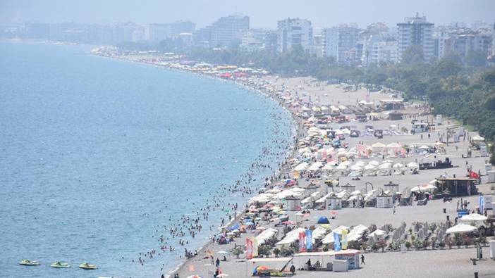 Sıcak hava ve nemden bunalanlar sahillerde yoğunluk oluşturdu