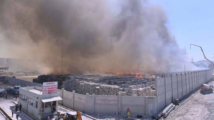 Aydın'da kağıt fabrikasındaki yangın depo bölümüne sıçradı