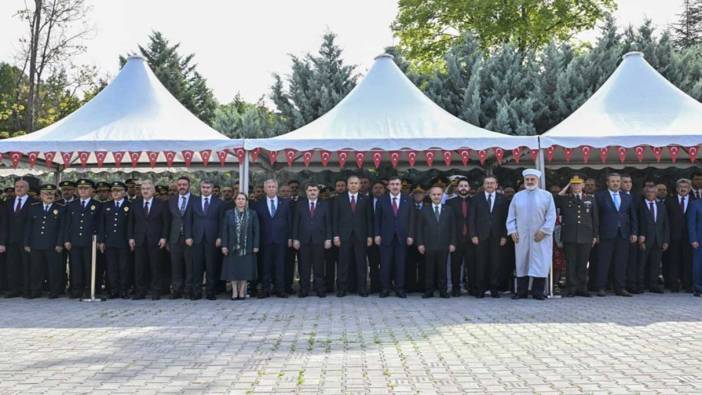 Bakan Yerlikaya 15 Temmuz Şehitliği'nde