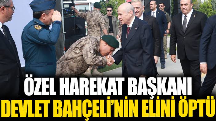 Özel Harekat Başkanı Devlet Bahçeli'nin elini öptü