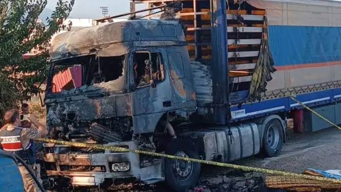 Gaziantep’te park halindeki 2 TIR alev alev yandı