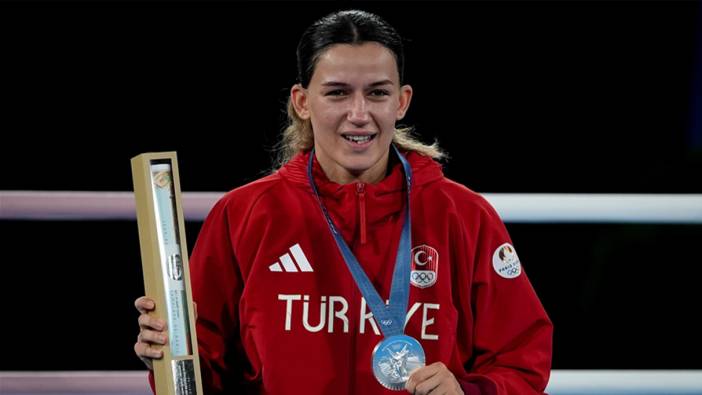 Boksta kadınlar 54 kilo finalinde Hatice Akbaş gümüş madalya kazandı