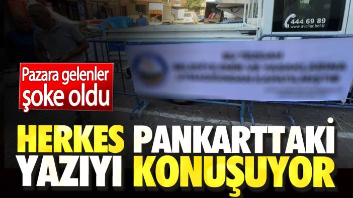 Pazara gelenler şoke oldu. Herkes pankarttaki yazıyı konuşuyor