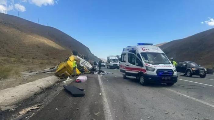 Erzincan'da feci kaza! Tır, otomobili biçti! Ölü ve yaralılar var