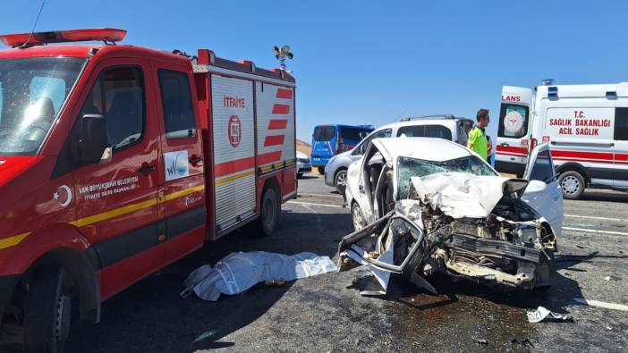 Van'da feci kaza! Otomobiller çapıştı, 2 kişi yaşamını yitirdi