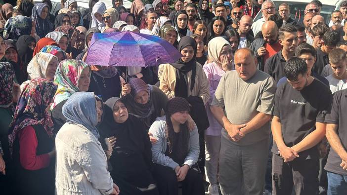 Semik Çelik'in katlettiği iki kadın feryatlar içinde toprağa verildi! İkbal'in annesi "Ne oldu annem" diye ağladı