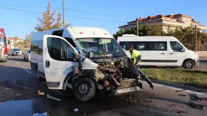 Aksaray'da öğrenci servisi ile TIR çarpıştı! Çok sayıda yaralı var