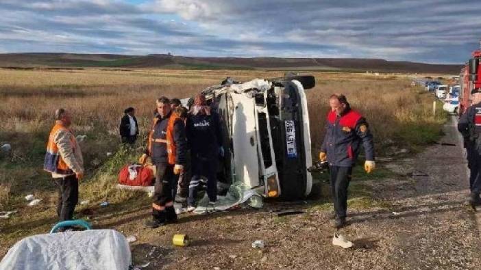 Çorum'da TIR ile minibüs çarpıştı! Ölü ve yaralılar var