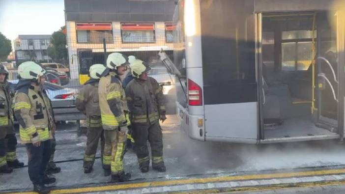 Son dakika... Avcılar'da metrobüste yangın!