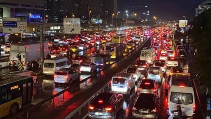 Araç sahipleri dikkat! İstanbul'da trafikte yeni dönem: Kadıköy ve Eminönü'ne girişler....