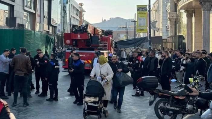 Güngören'de yıkım esnasında bina çöktü! 2 işçi göçük altında kaldı