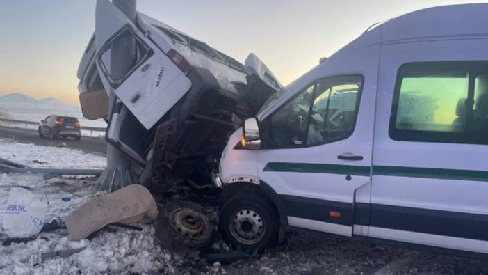 Kars'ta feci kaza: İki minibüs çarpıştı! 27 yaralı