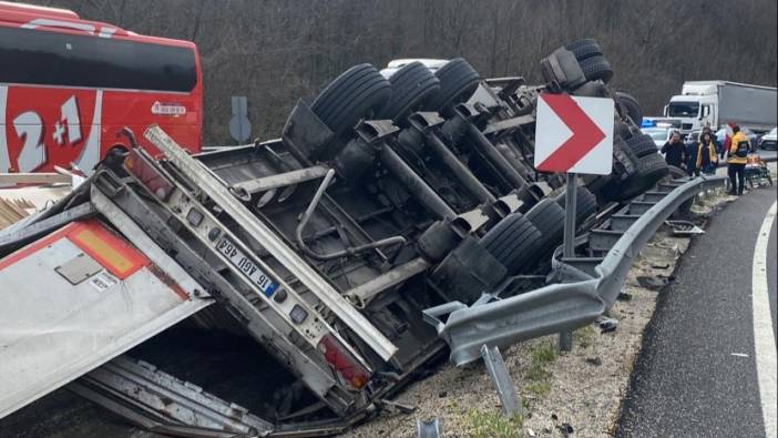 Bursa’da feci kaza: Otomobil tırla çarpıştı,1 kişi öldü