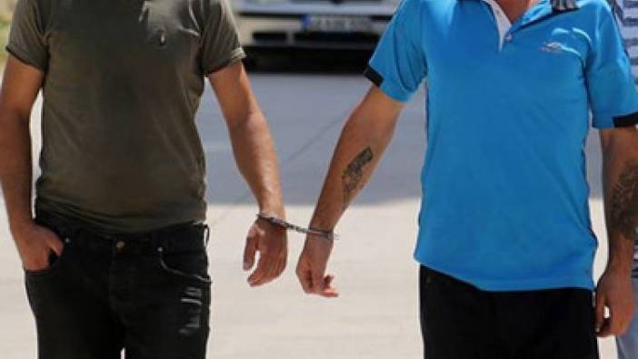 Polisten kaçan şüpheli uyuşturucu hapları yola attı: 'Fıstık zannettiğim için aldım'