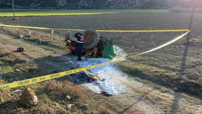 Tarlaya devrilen traktörün sürücüsü feci şekilde hayatını kaybetti