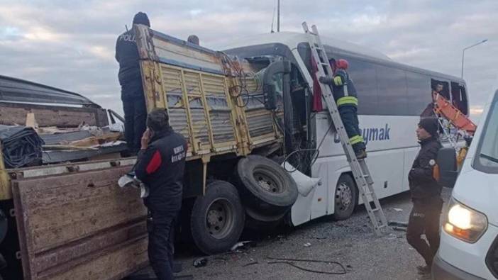 Konya'da zincirleme kaza: 3 ölü 24 yaralı