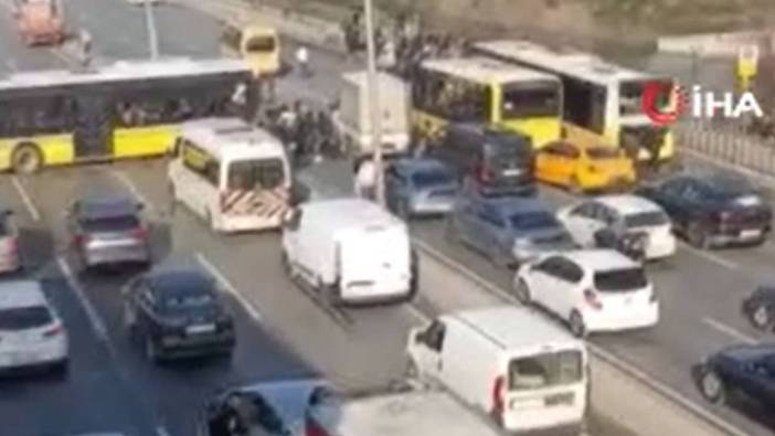 E5'te feci otobüs kazası: Yol trafiğe kapandı