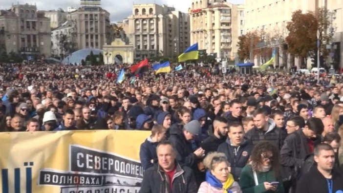 Ukrayna'da Zelenski'ye protesto