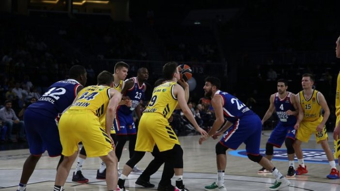 Anadolu Efes EuroLeague'de ilk galibiyetini aldı