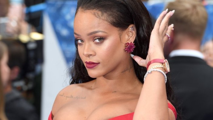 Rihanna'dan 'kilo aldı' eleştirilerine yanıt