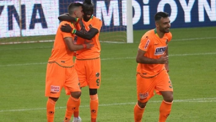 Alanyaspor 5 golle liderliği geri aldı