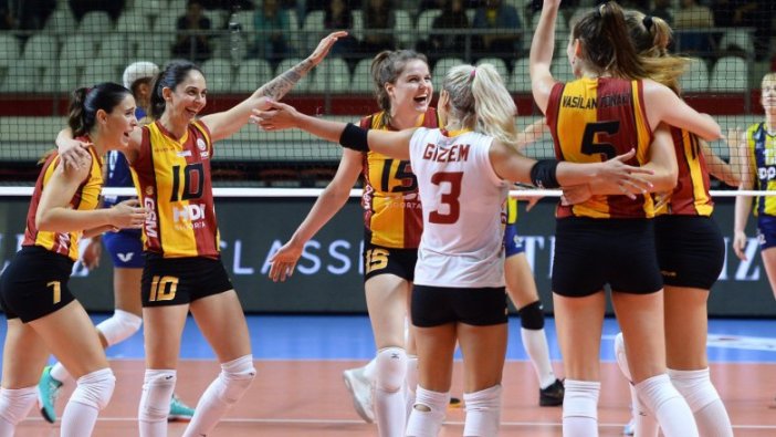 Kadın voleybol derbisinin kazananı Galatasaray oldu