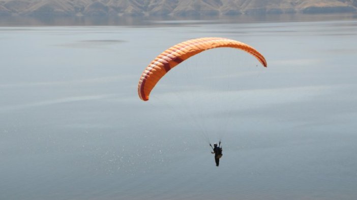 Tunceli'de yamaç paraşütü eğitimi