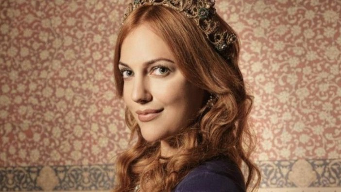 Meryem Uzerli'nin yeni tarzı eleştiri yağmuruna tutuldu