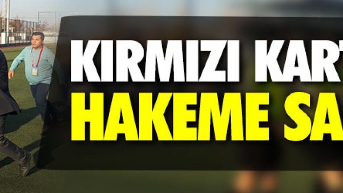 Kırmızı kart gördü, hakeme saldırdı